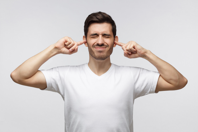 Tinnitus kann ein Pfeifen sein